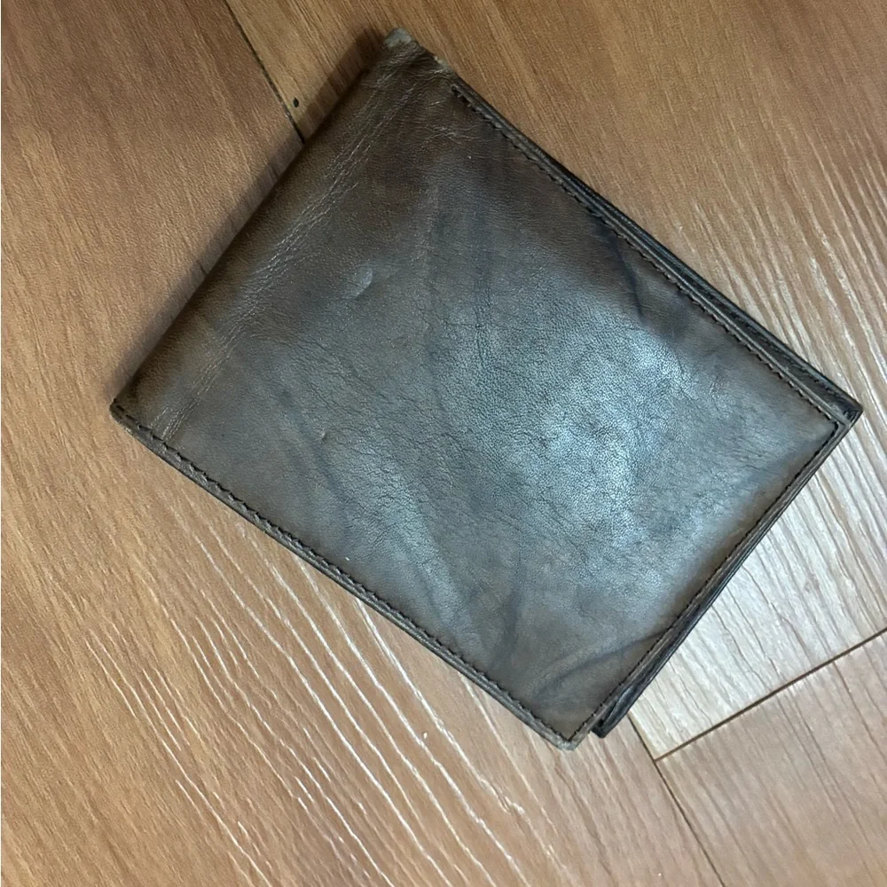 Buxton brand bifold genuine Leather wallet